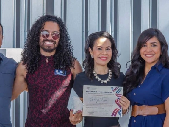 5 people receiving award