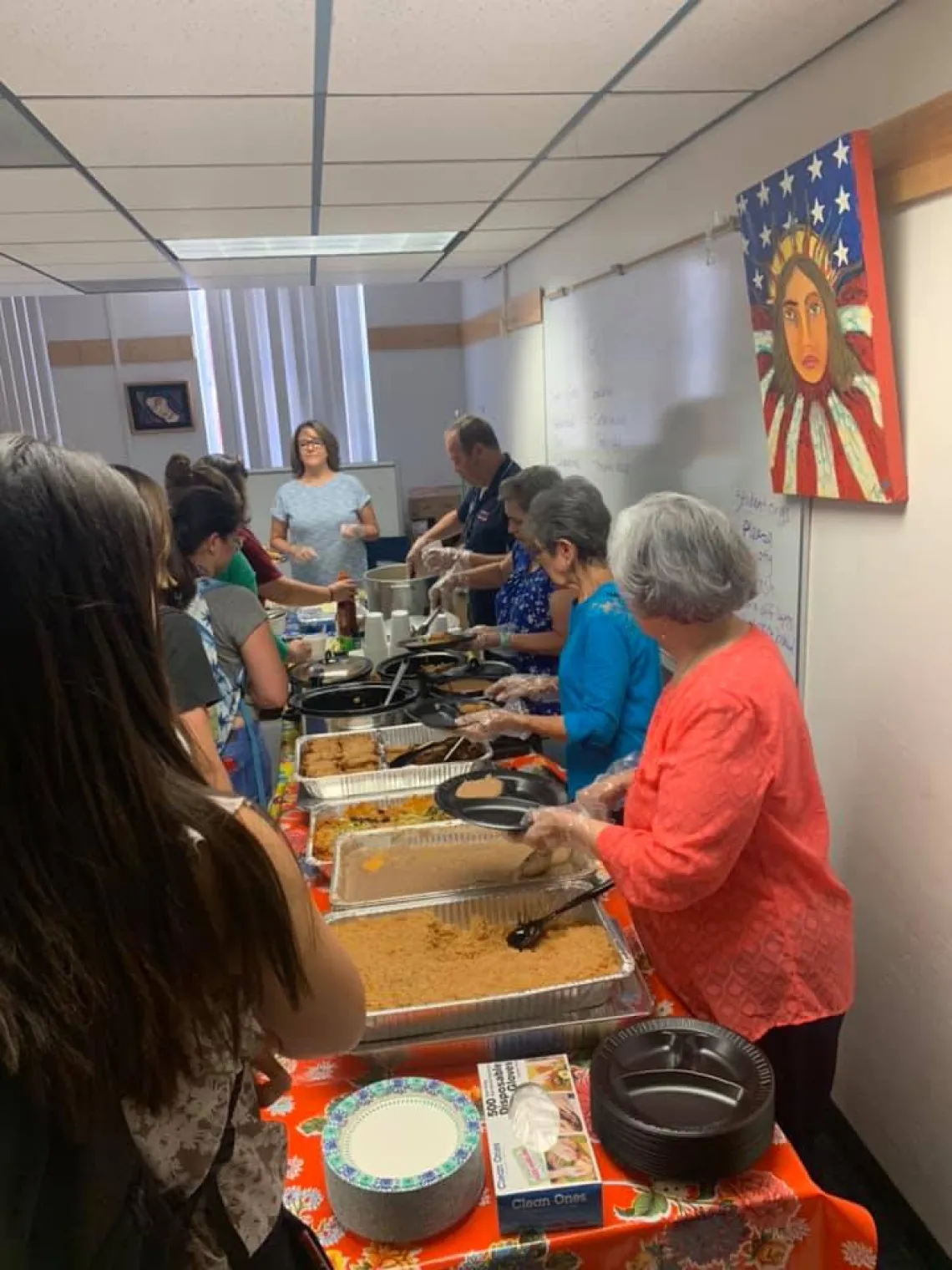 AROMAS Abuelitas and volunteers serving food to students